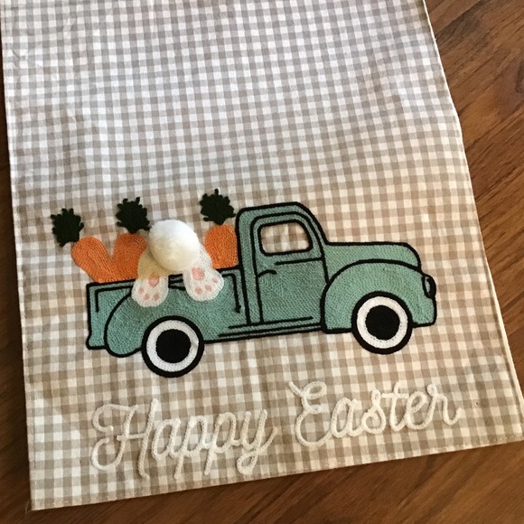 Table runner.  NWOT - Picture 2 of 5